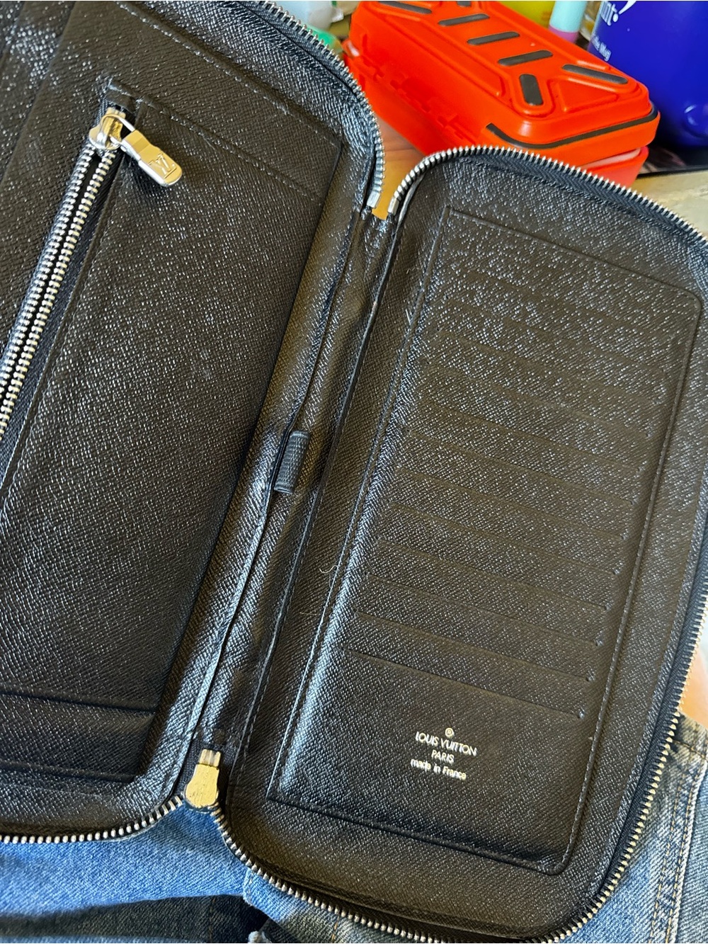 Authenticated Louis Vuitton Black Zip-Around Card & Travel Organizer
